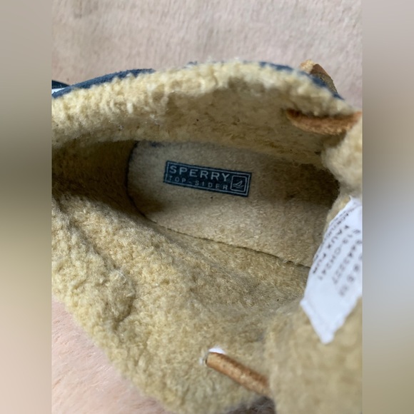 EUC Sherpa lined Sperry Top - Sider - Picture 6 of 7